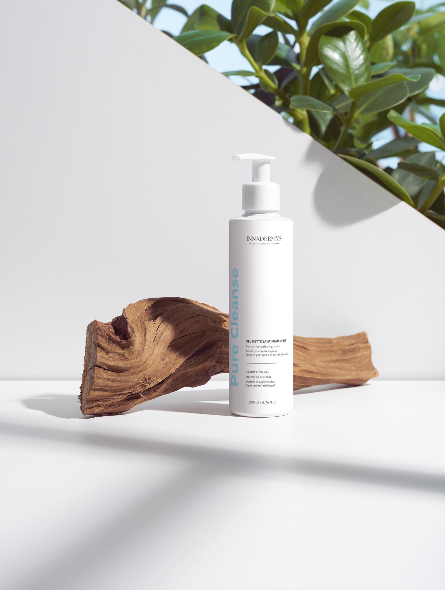 Flacon de gel nettoyant Innadermys avec des éléments naturels