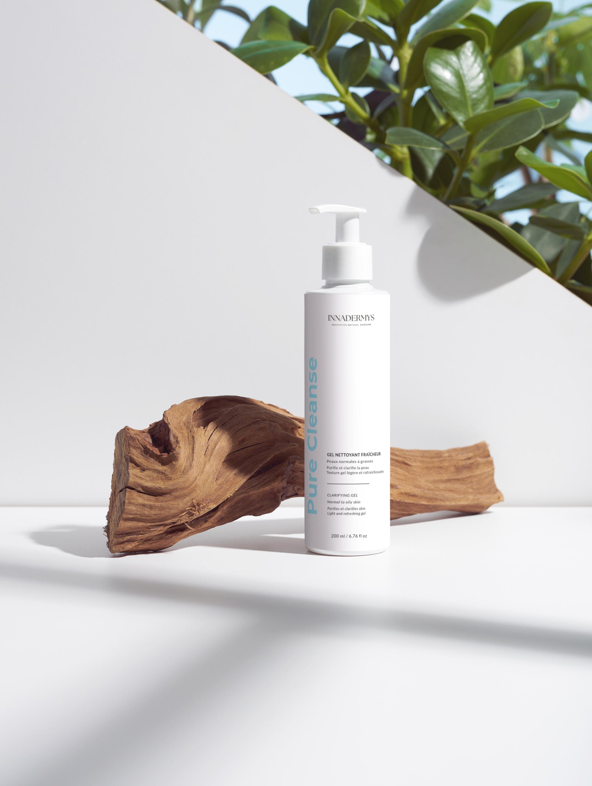 Flacon de gel nettoyant Innadermys avec des éléments naturels