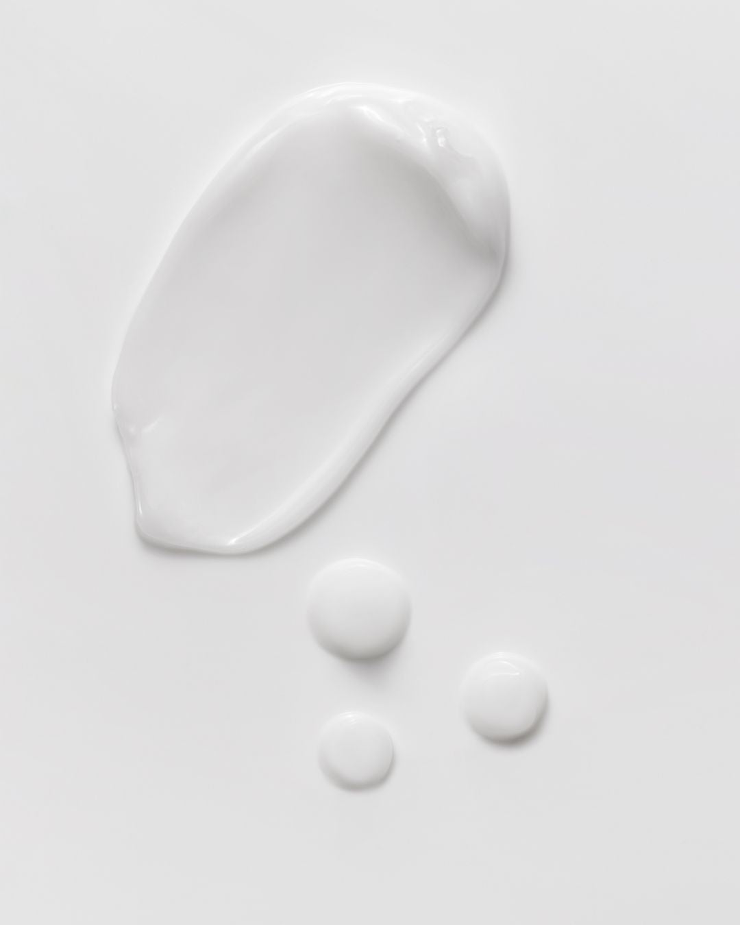 Texture fluide lactée du Sérum retinol alternative Cell Repair Phyto-Retinol Innadermys