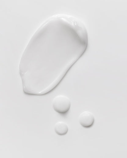 Texture fluide lactée du Sérum retinol alternative Cell Repair Phyto-Retinol Innadermys